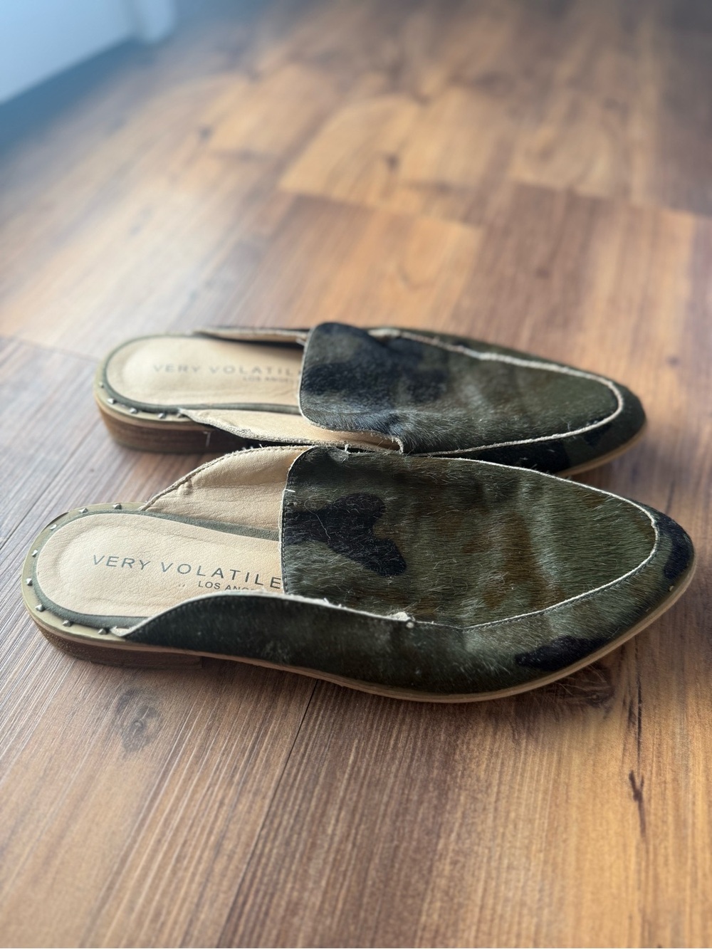 Very Volatile Atwood Calf Slip on Mule in Green Camo